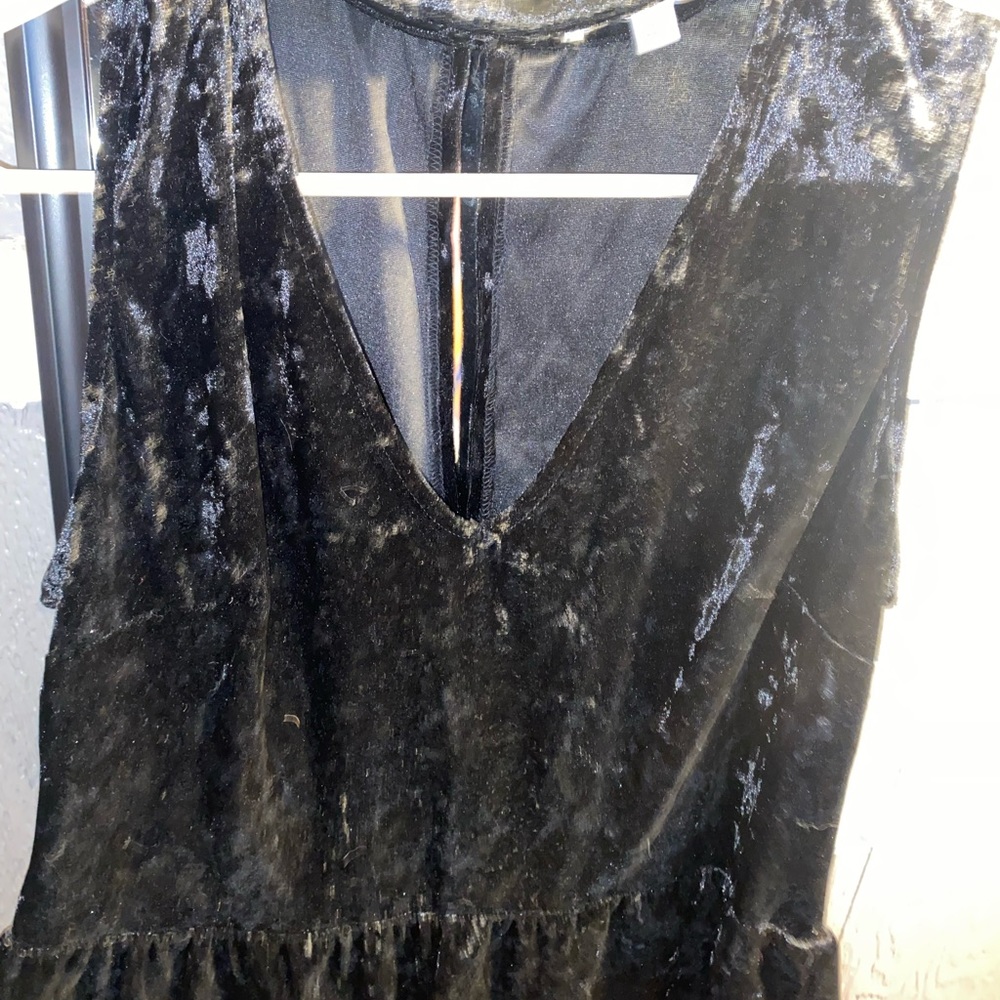 Black crushed velvet tank size L NWT